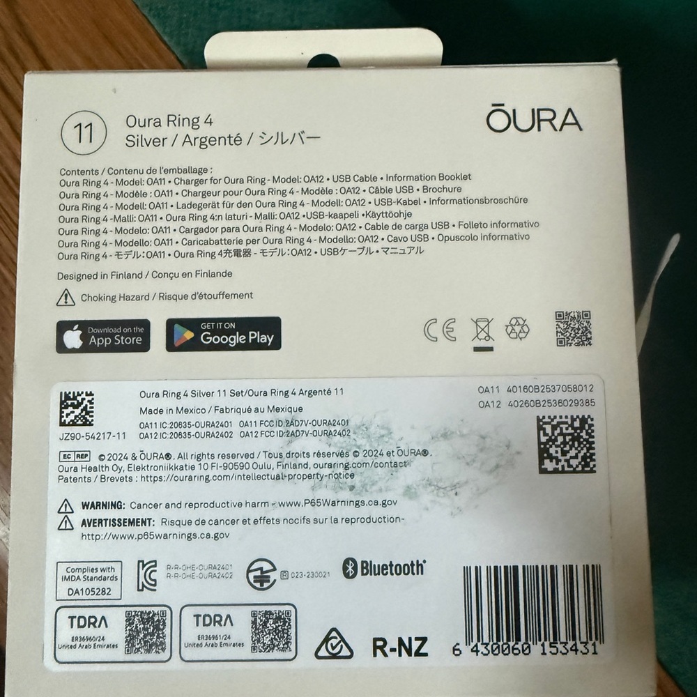 Oura Ring 4 Smart Ring Activity Tracker, in sliver color,in the box never use - Picture 2 of 9